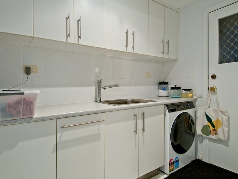 9 Valerie Close, Edens Landing QLD 4207