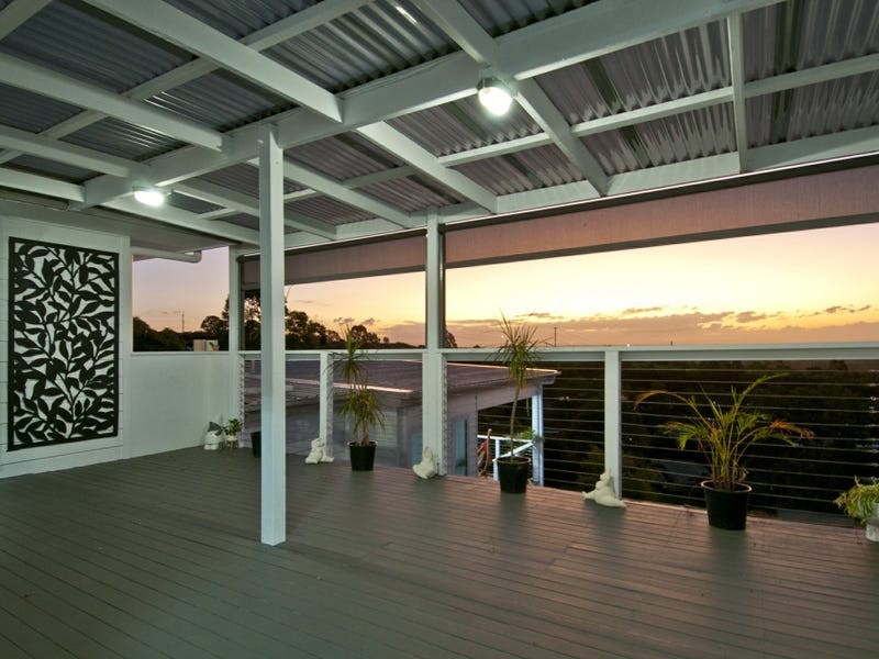 9 Valerie Close, Edens Landing QLD 4207