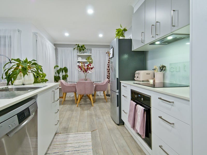 9 Valerie Close, Edens Landing QLD 4207