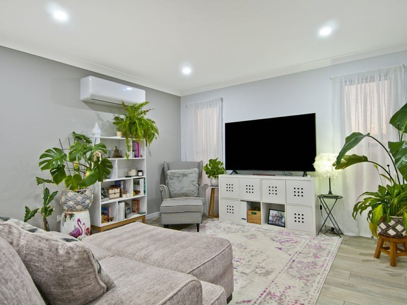 9 Valerie Close, Edens Landing QLD 4207