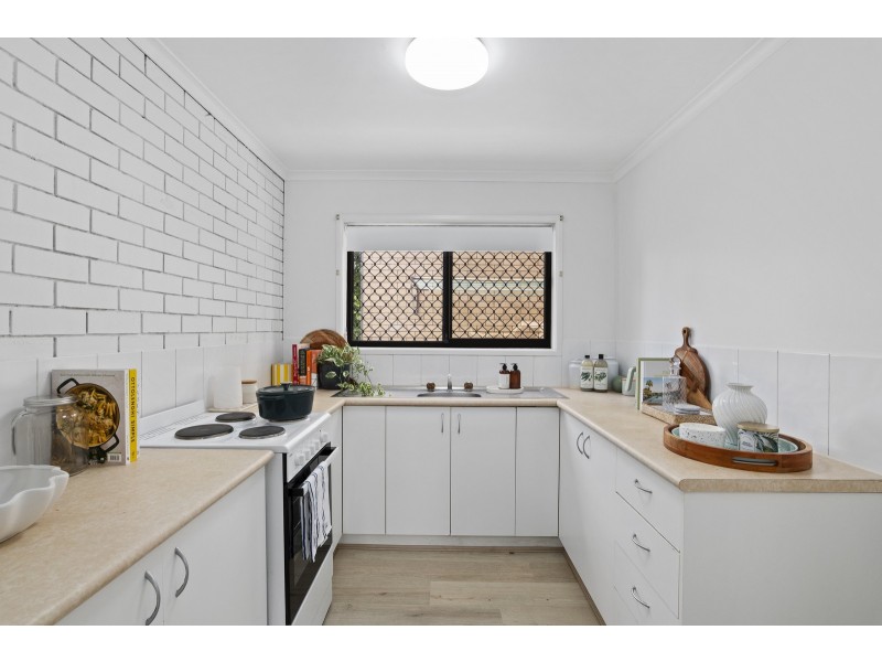 4/4 Cowper Avenue, Eagleby QLD 4207