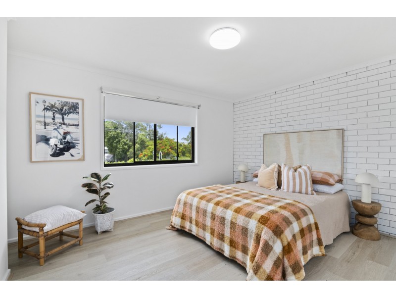 4/4 Cowper Avenue, Eagleby QLD 4207