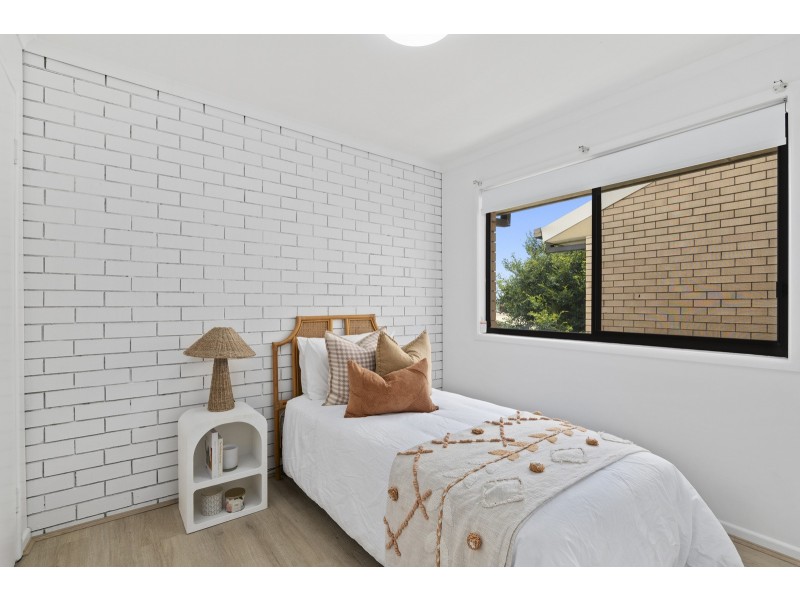 4/4 Cowper Avenue, Eagleby QLD 4207