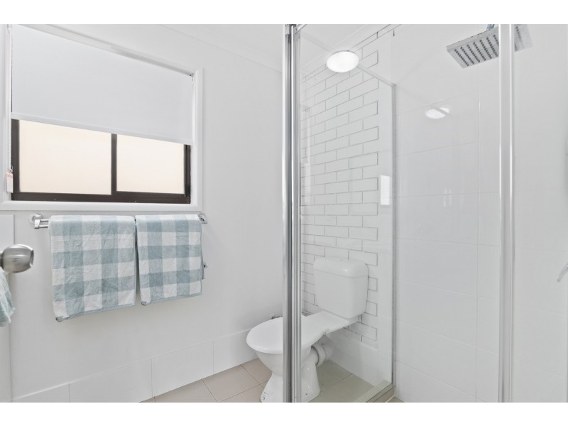 4/4 Cowper Avenue, Eagleby QLD 4207