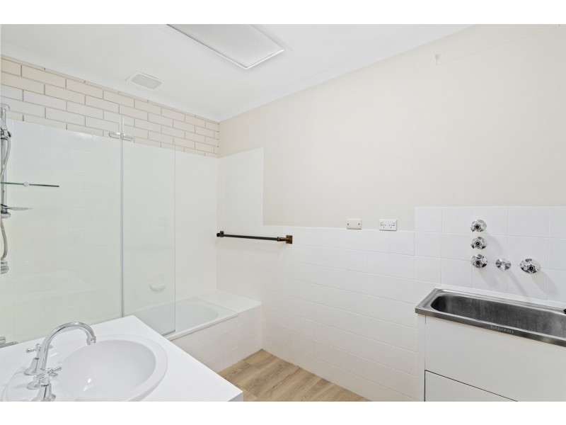 8/6 Cowper Avenue, Eagleby QLD 4207
