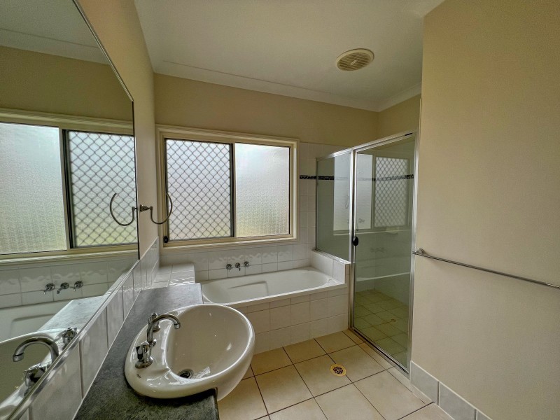 24 Bella Vista Circuit, Edens Landing QLD 4207