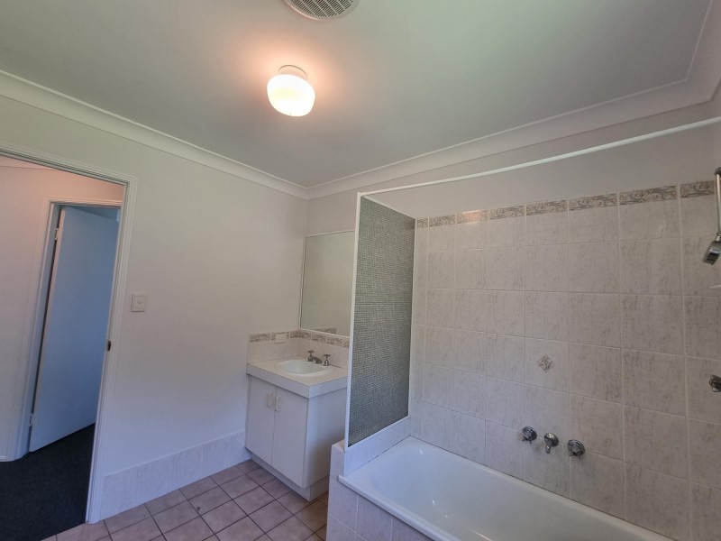 9 Kummara Road, Edens Landing QLD 4207
