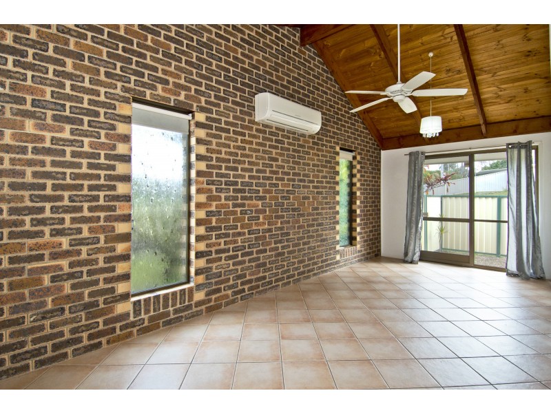 15 Yorkshire Crescent, Mount Warren Park QLD 4207