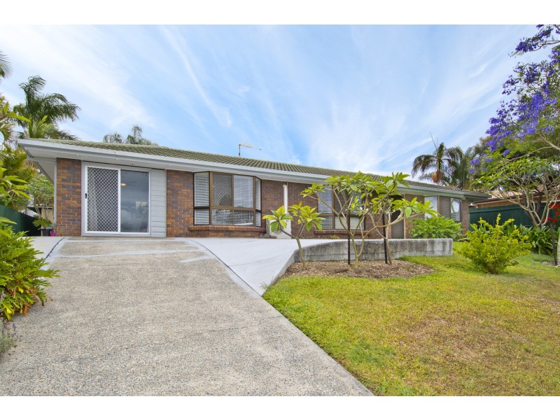 27 Clayton Drive, Edens Landing QLD 4207