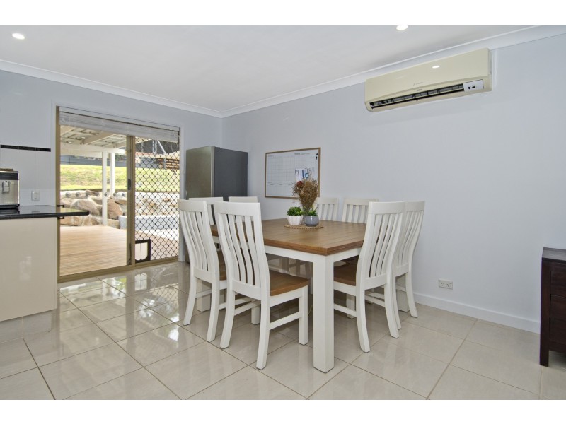 9 Duesbury Crescent, Edens Landing QLD 4207