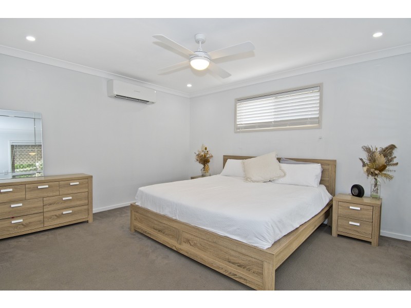 9 Duesbury Crescent, Edens Landing QLD 4207