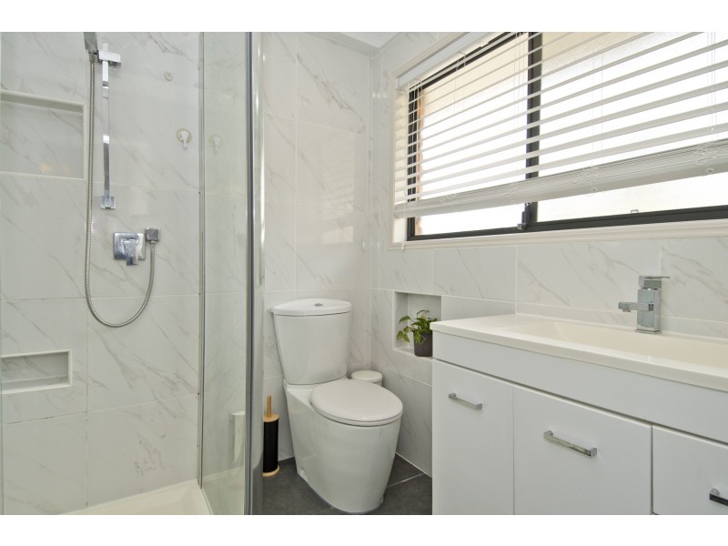 9 Duesbury Crescent, Edens Landing QLD 4207