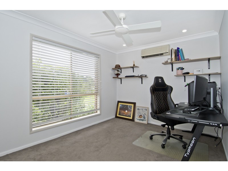 9 Duesbury Crescent, Edens Landing QLD 4207