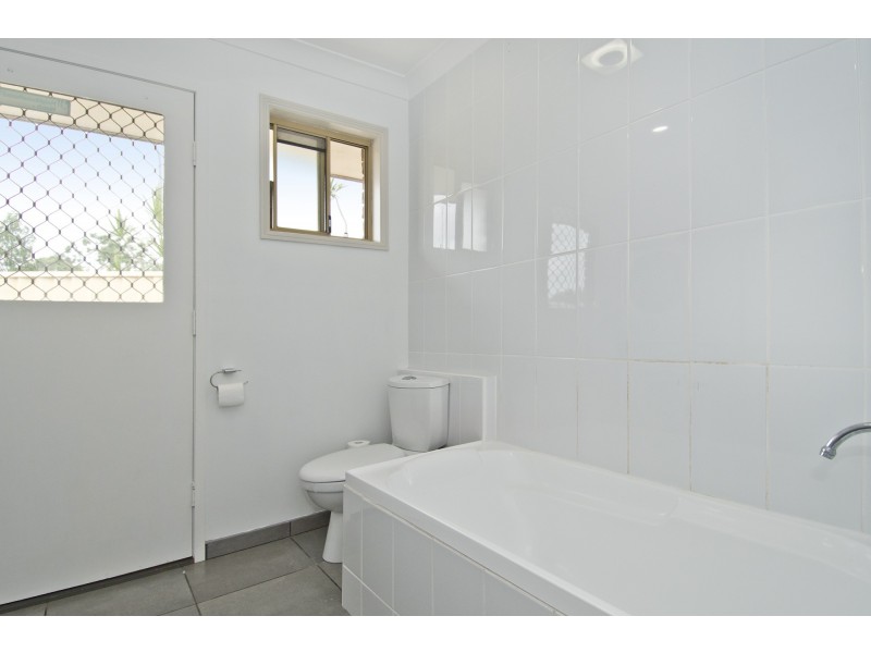 9 Duesbury Crescent, Edens Landing QLD 4207