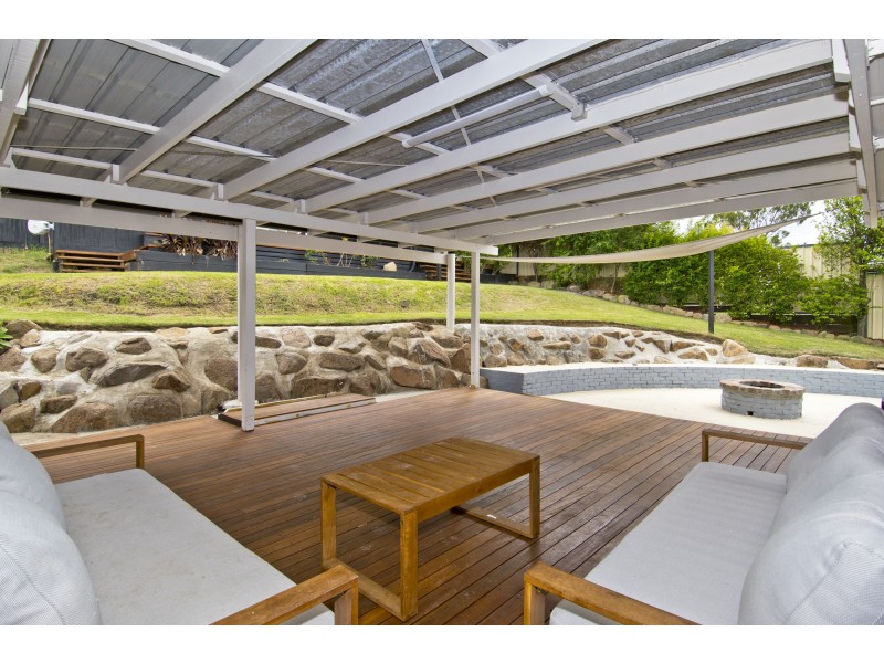 9 Duesbury Crescent, Edens Landing QLD 4207