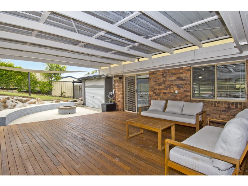 9 Duesbury Crescent, Edens Landing QLD 4207