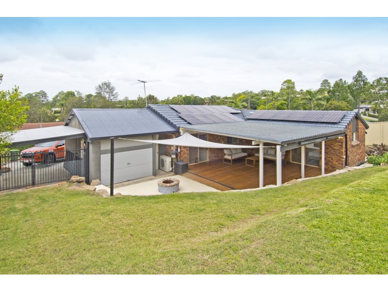 9 Duesbury Crescent, Edens Landing QLD 4207