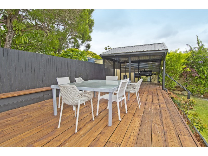 9 Duesbury Crescent, Edens Landing QLD 4207