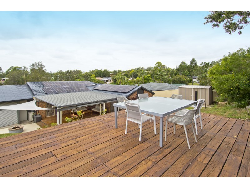 9 Duesbury Crescent, Edens Landing QLD 4207