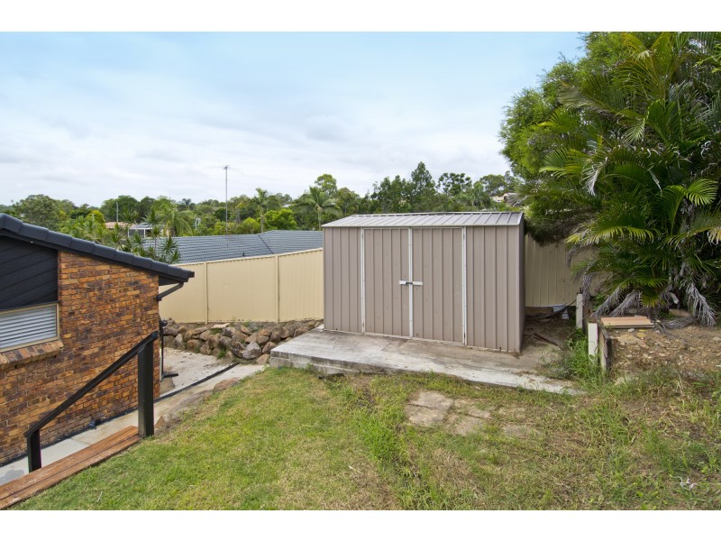 9 Duesbury Crescent, Edens Landing QLD 4207