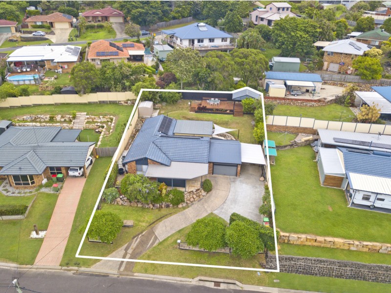 9 Duesbury Crescent, Edens Landing QLD 4207