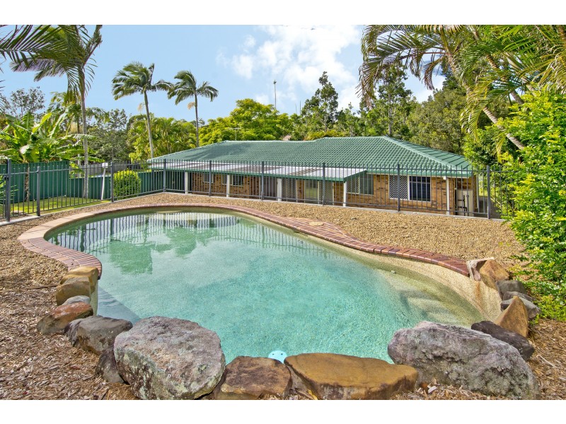 13 Duesbury Crescent, Edens Landing QLD 4207