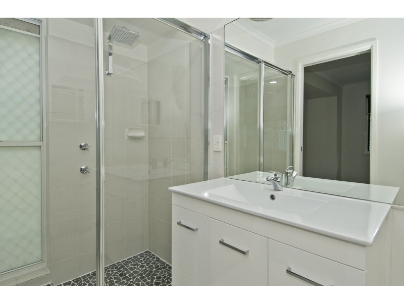 13 Duesbury Crescent, Edens Landing QLD 4207