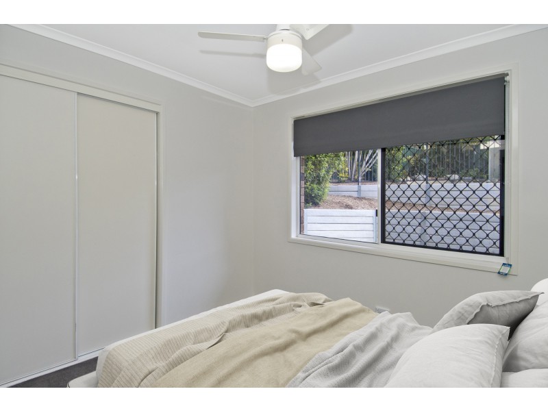 13 Duesbury Crescent, Edens Landing QLD 4207