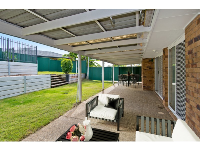 13 Duesbury Crescent, Edens Landing QLD 4207