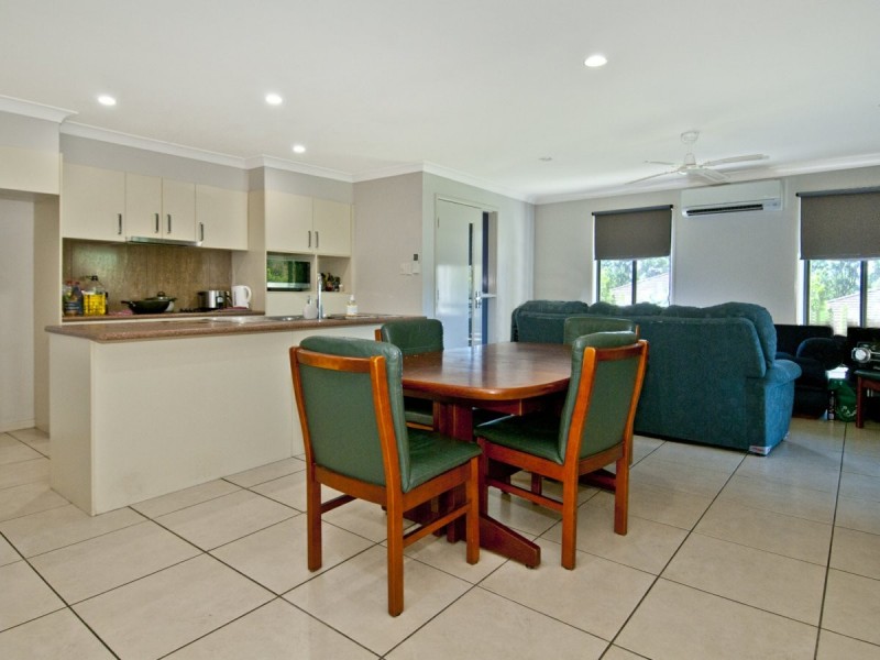 2/2 Wyndham Circuit, Holmview QLD 4207