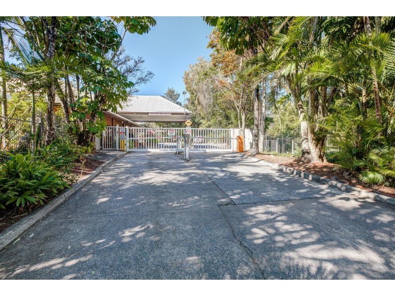 5 Woodlands Drive, Stapylton QLD 4207