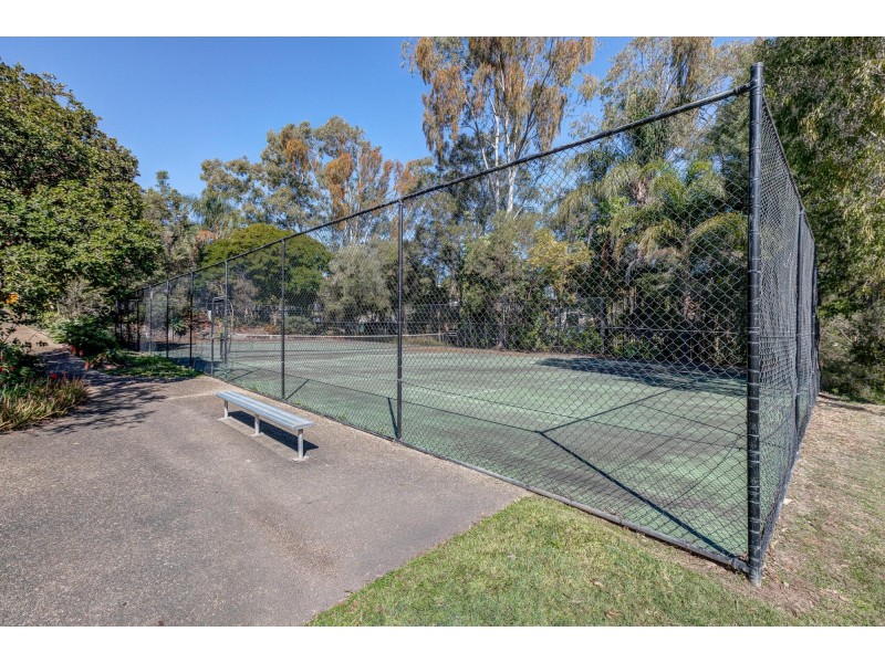 5 Woodlands Drive, Stapylton QLD 4207