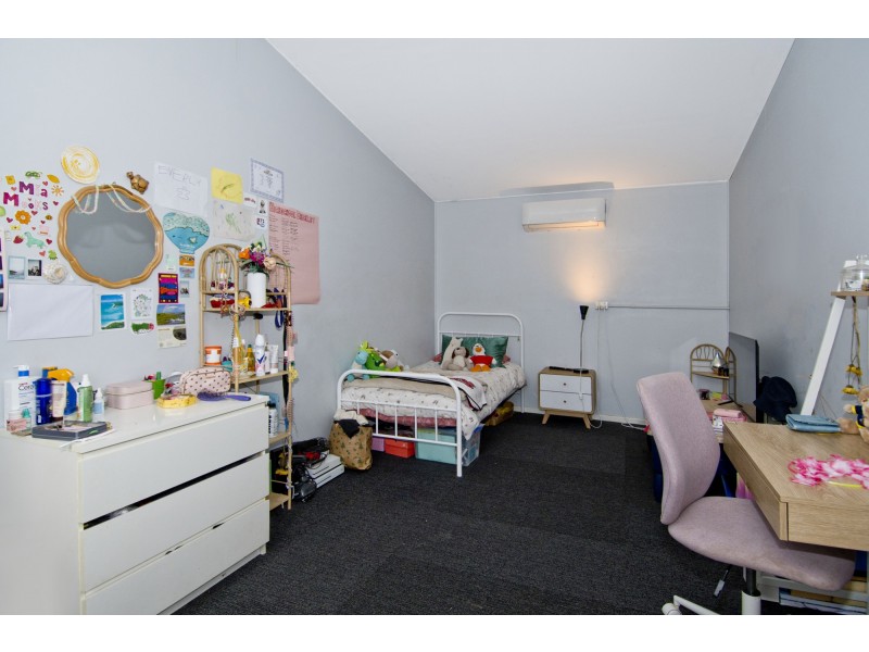 24 Bedford Crescent, Eagleby QLD 4207