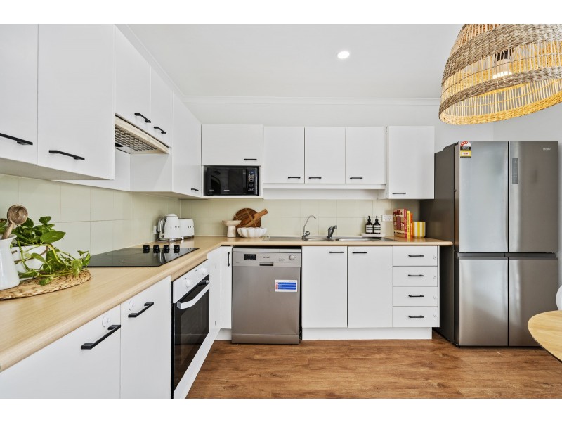 2/41J Murtha Drive, Elanora QLD 4221