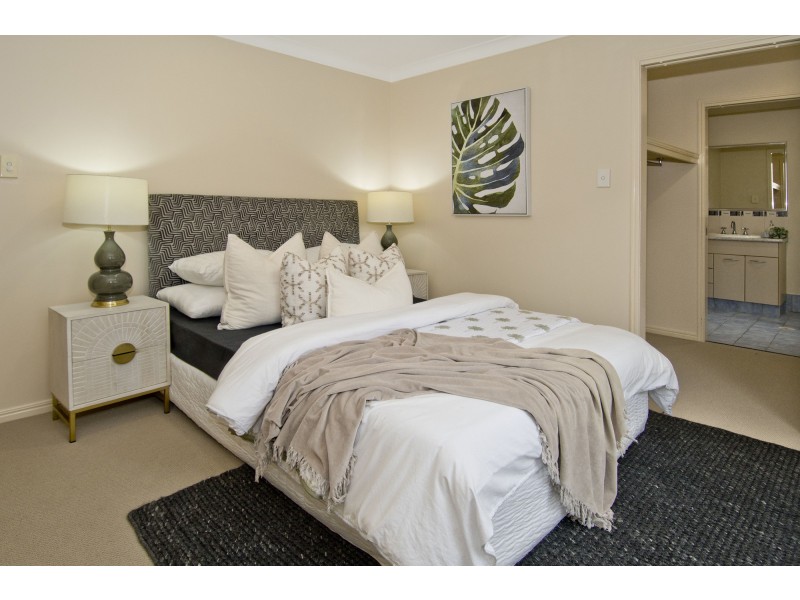 14 Mountain View Crescent, Mount Warren Park QLD 4207