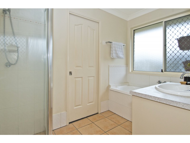 14 Mountain View Crescent, Mount Warren Park QLD 4207