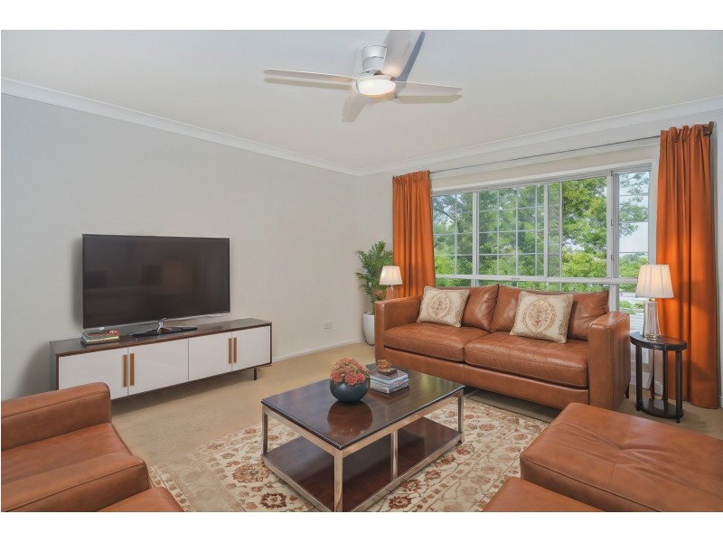 9 Melton Court, Edens Landing QLD 4207