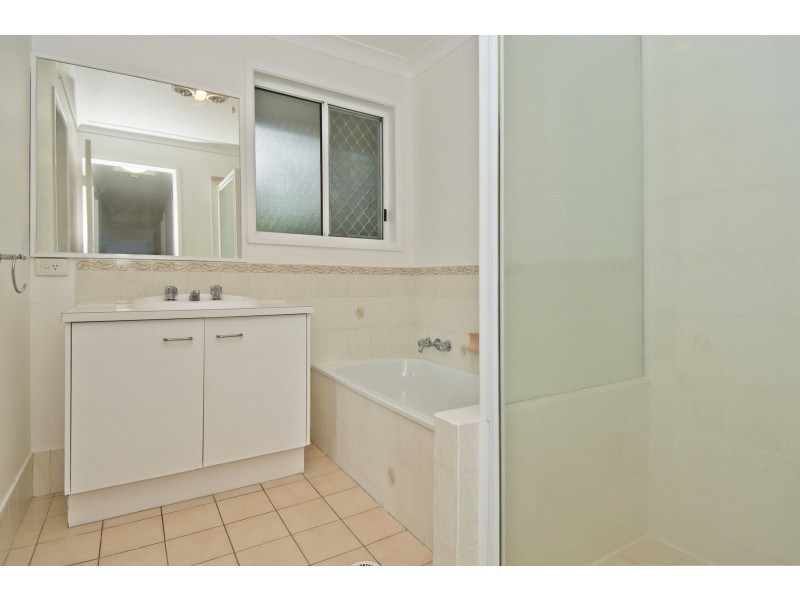 9 Melton Court, Edens Landing QLD 4207