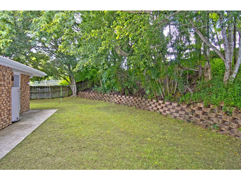 9 Melton Court, Edens Landing QLD 4207