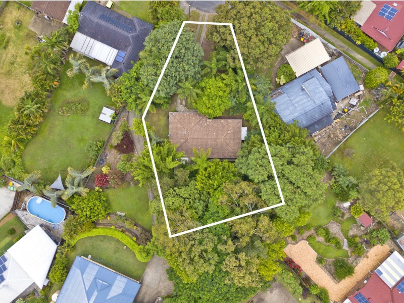 9 Melton Court, Edens Landing QLD 4207
