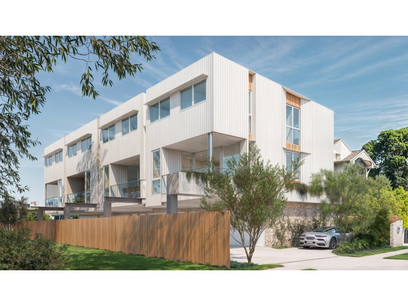 10 Abalone Avenue, Paradise Point QLD 4216