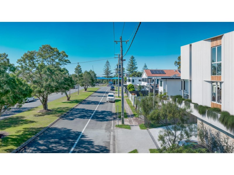 10 Abalone Avenue, Paradise Point QLD 4216