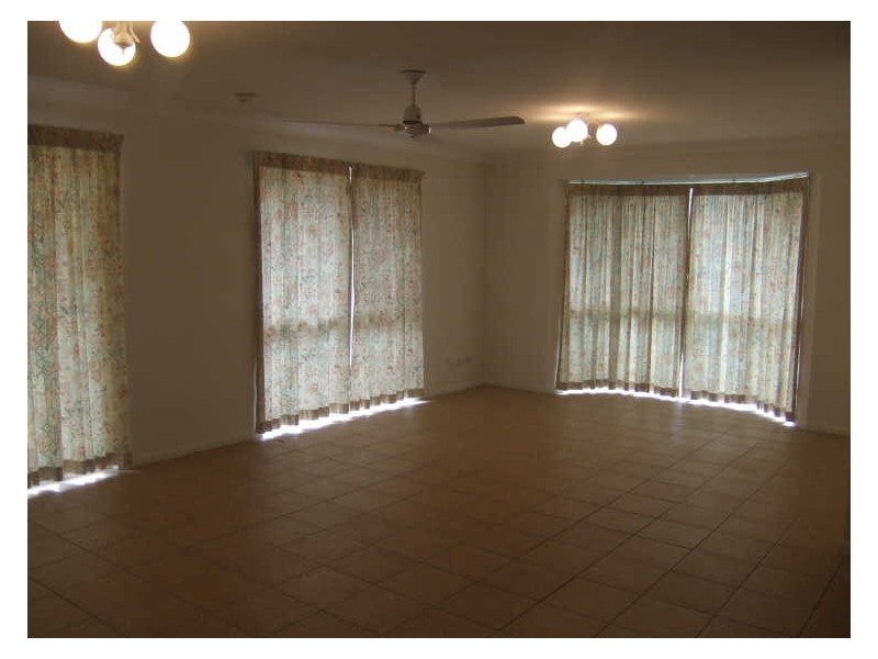 11 Gariswood Crt, Edens Landing QLD 4207