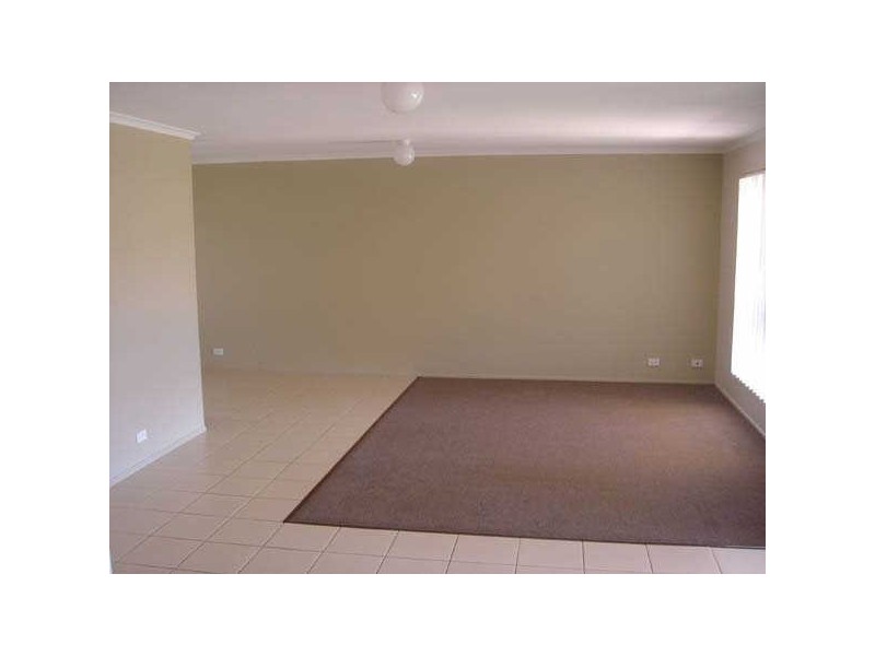 5 Leigh Place, Edens Landing QLD 4207