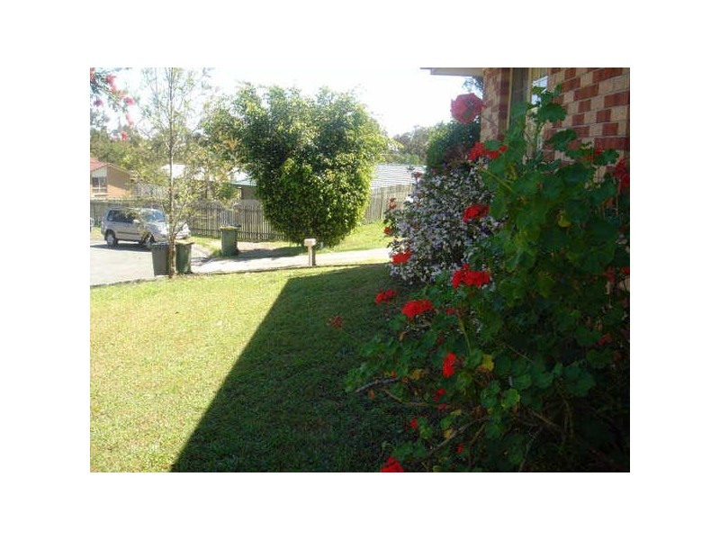 5 Leigh Place, Edens Landing QLD 4207