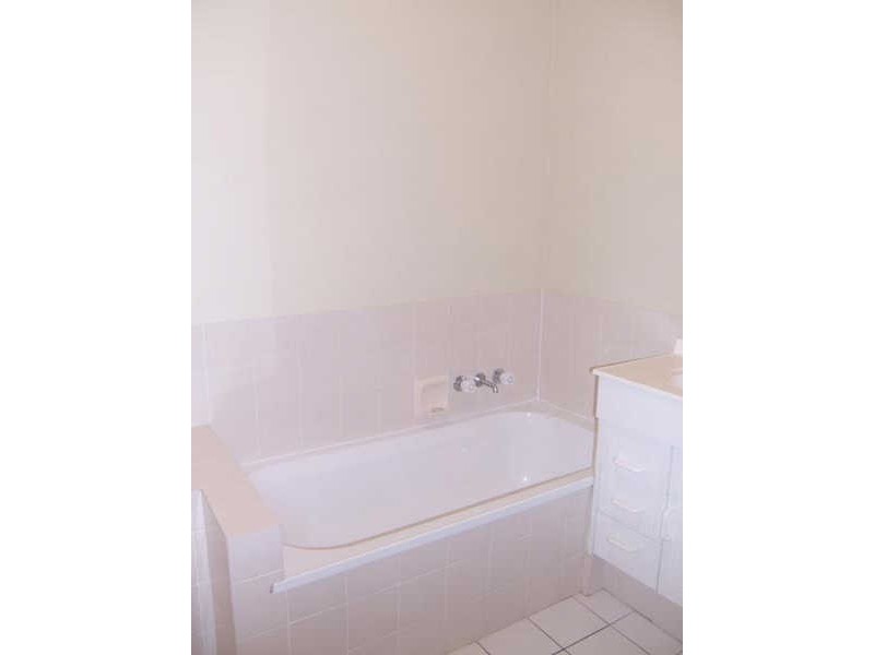 2/50 Castile Cr, Edens Landing QLD 4207