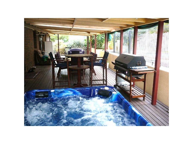 5 Paisley Crt, Mount Warren Park QLD 4207