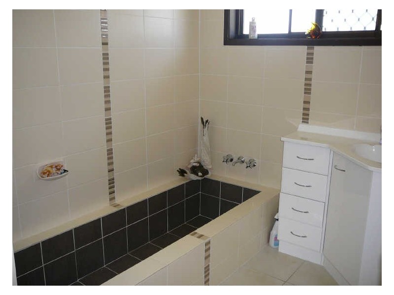 20 Carlyon St, Mount Warren Park QLD 4207