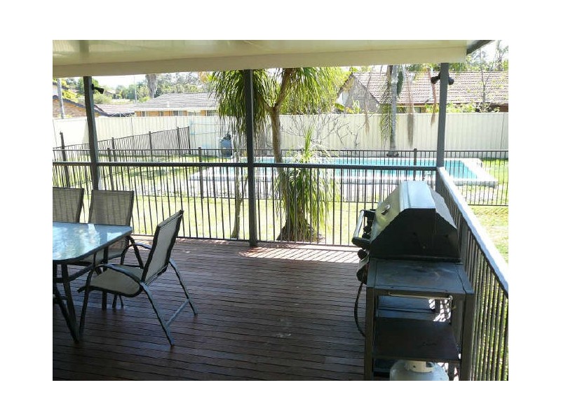 23 Rochester Dr, Mount Warren Park QLD 4207