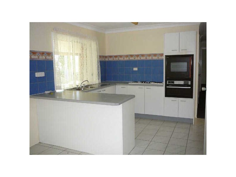 16 Kirkstall St, Holmview QLD 4207